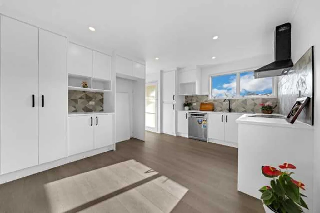 Clover Park 3 Bedroom REFRESHED HOME WITH GRANNY FLAT ON-PLAN