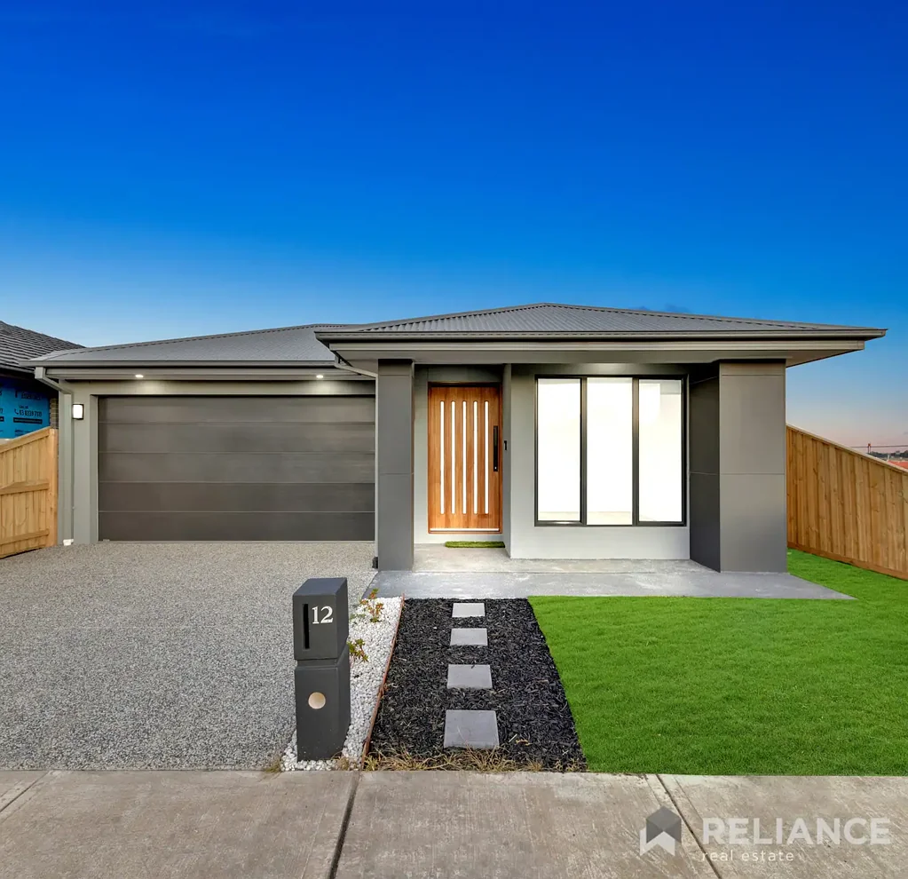 Luxurious 4-bedroom family home with Premium Upgrades