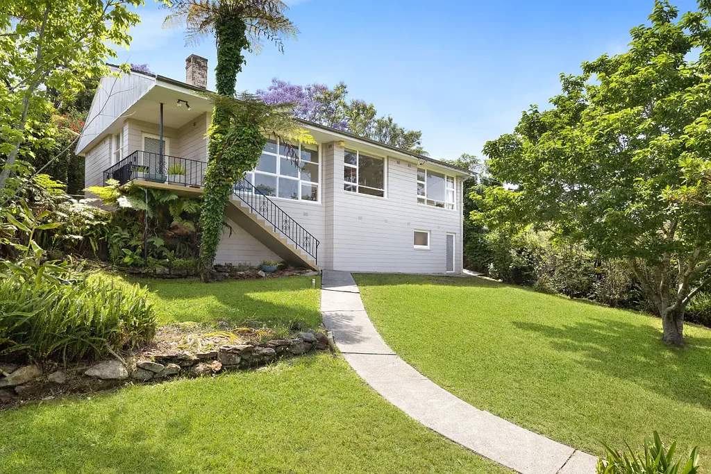 Gordon 3ਬੈੱਡਰੂਮ East-side potential, tidy home on north-east to rear 765sqm