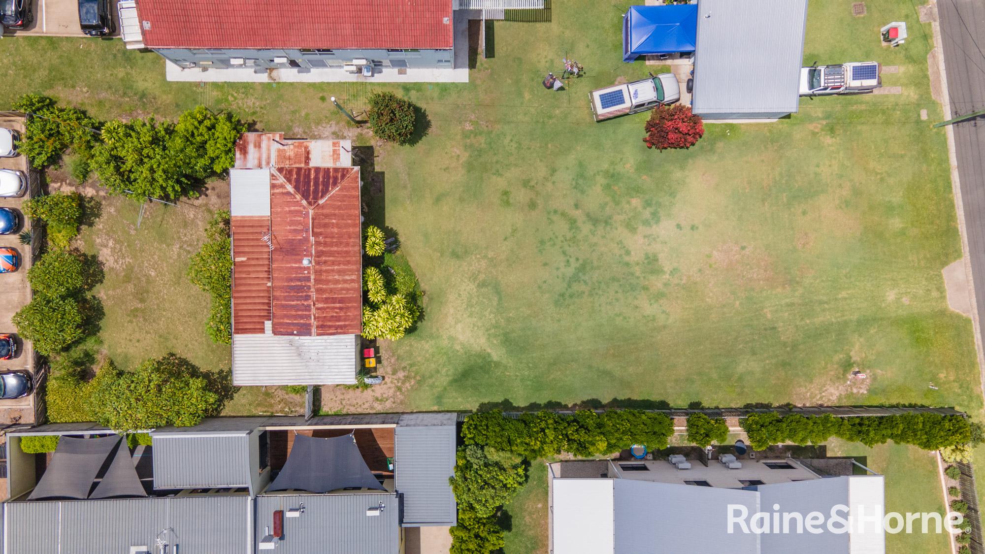 108 FRESHWATER ST, TORQUAY QLD 4655, 0 rūma, 0 rūma horoi, House