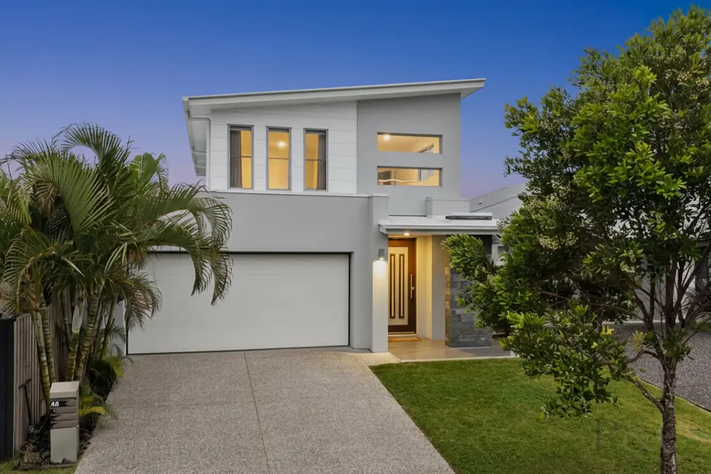 Mountain Creek 4房  Fully Refreshed Modern Home in a Popular Brightwater Pocket