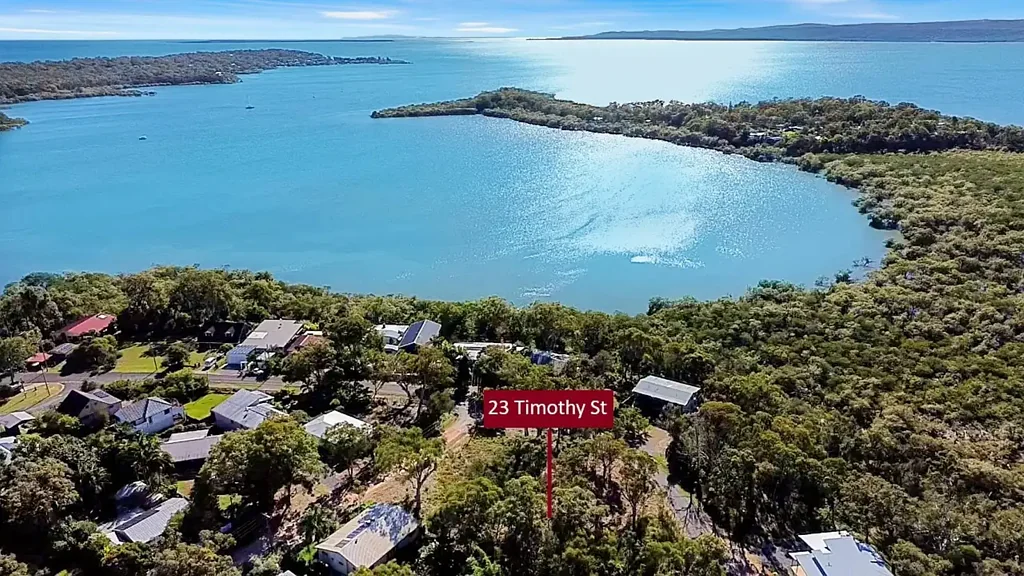Macleay Island 宽敞941m²地块 私密岛屿生活 高地势位置 潜力湾景 东风凉爽 灌木已清理 Elevated 941m² Block - Potential Water Views & Walk to Golf Course