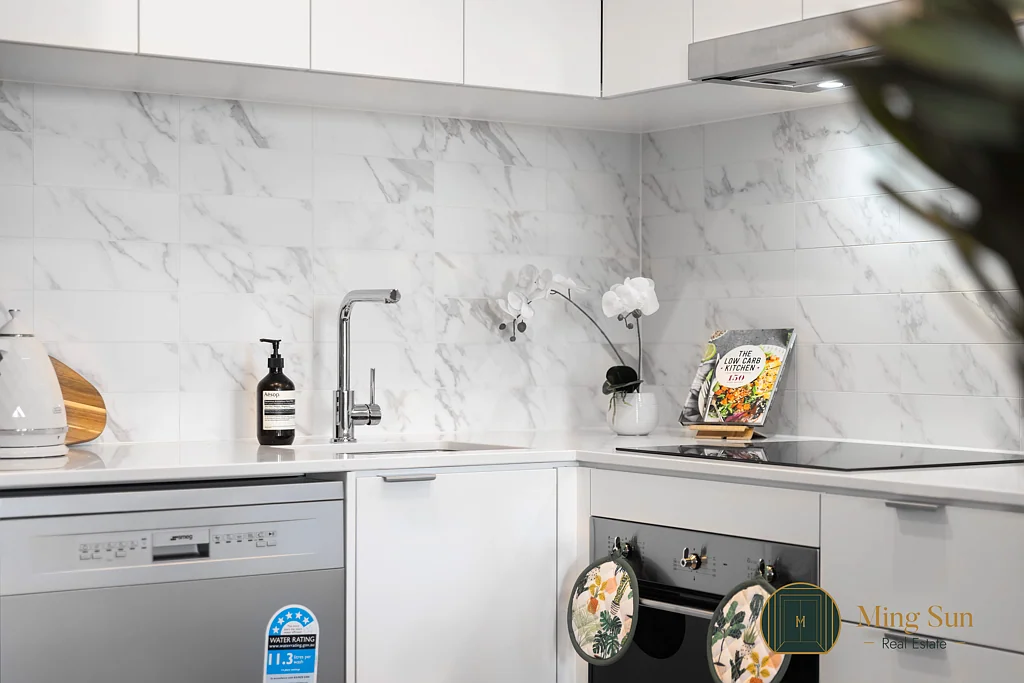 Phillip 2chambre Sell with lease -$630/week  (lease ends Feb 2026)