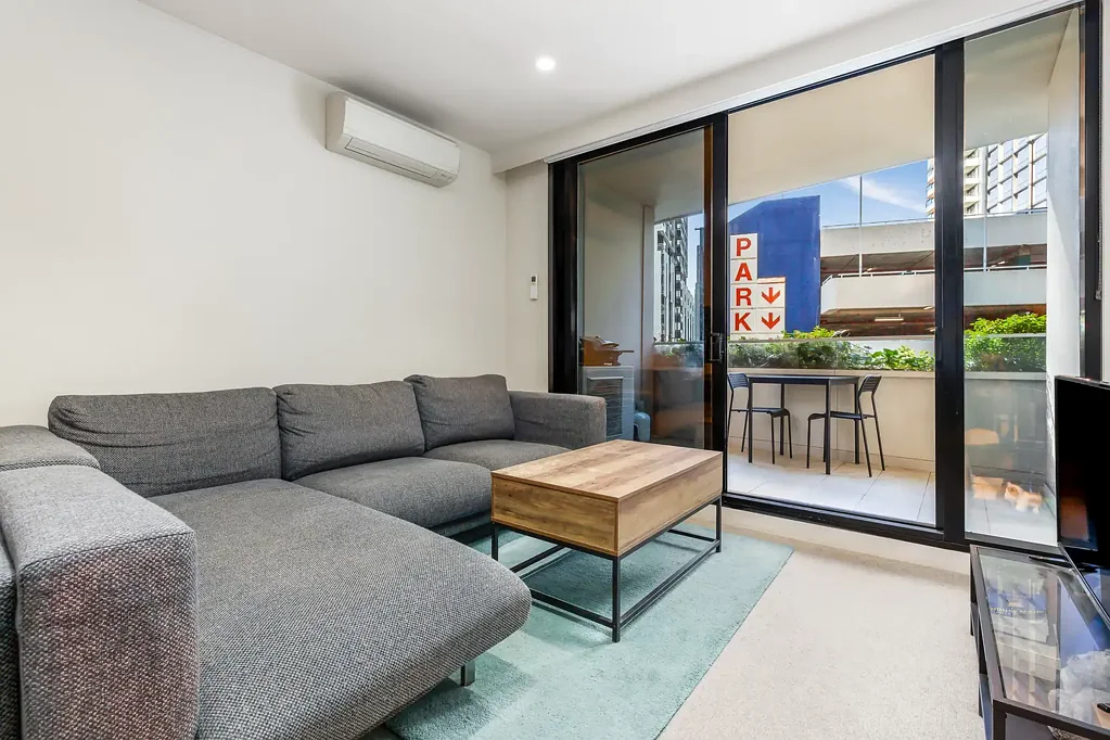 South Yarra 2 Bedroom Stylish South Yarra Living with Every Convenience at Your Door