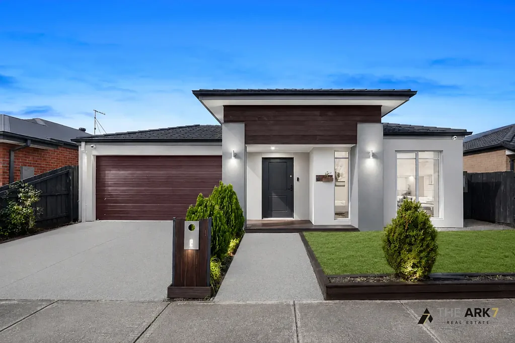 Melton South 4બેડરૂમ A Family Home to Love - Brilliant Location & Lifestyle with Solar Panels!