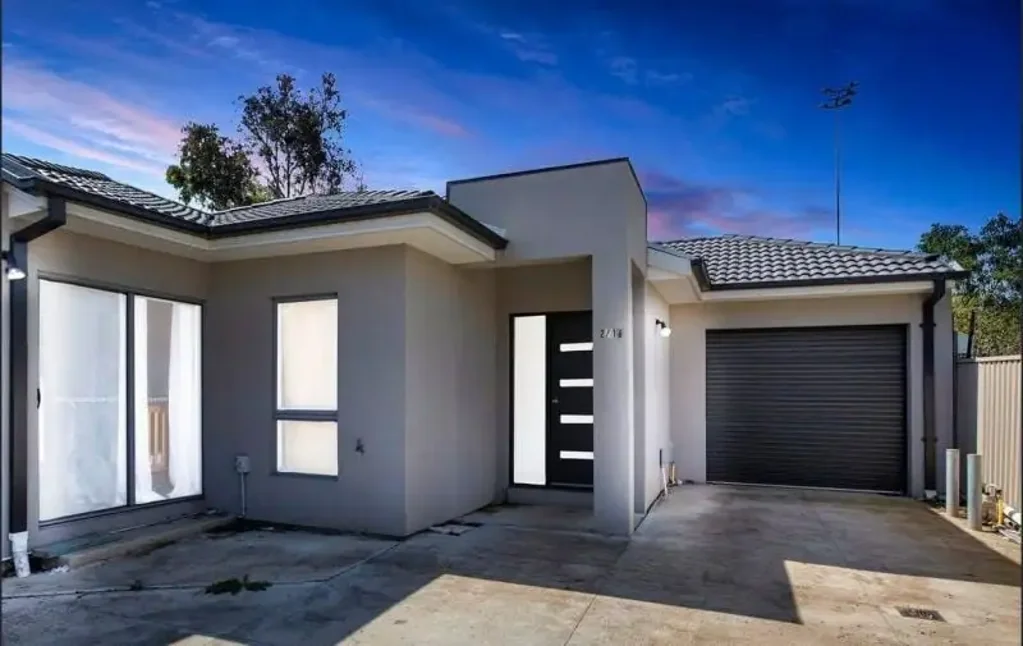St Albans 3 Bedroom Investor Gem In A Prime St Albans Location! Three Separate Titles In One Block!!