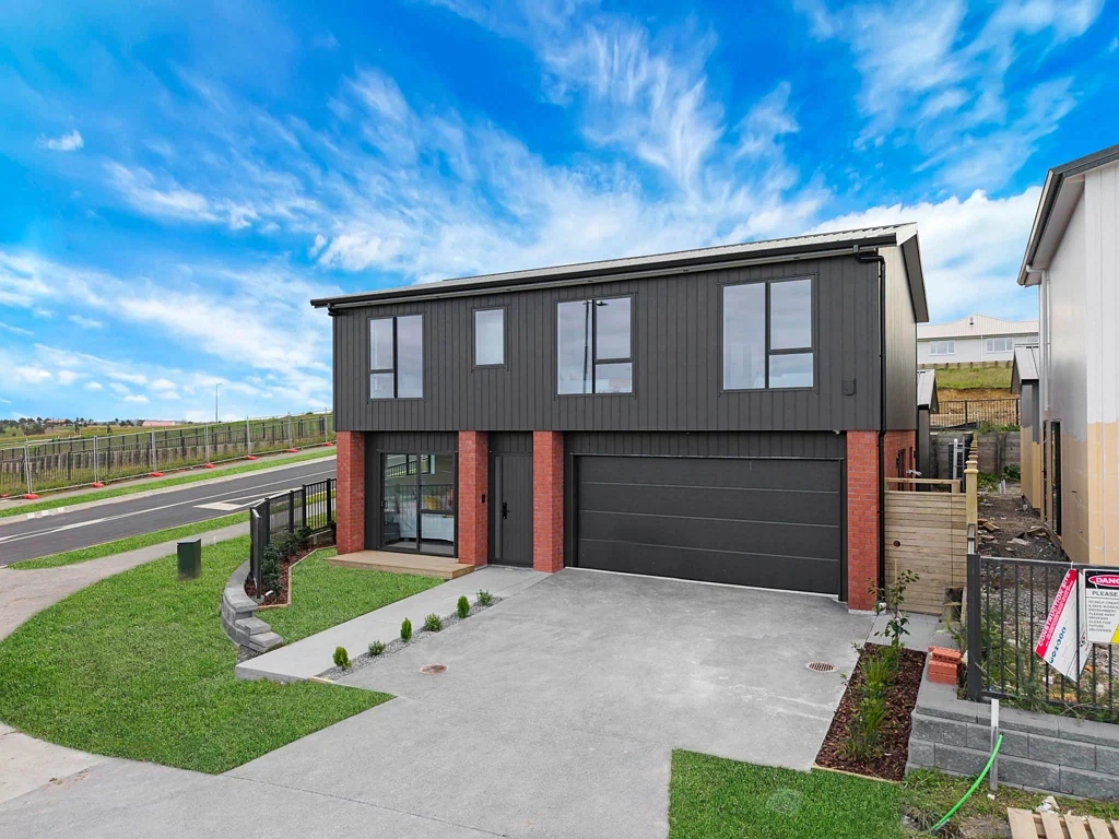 Beachlands 5房  Corner beauty, Spacious Brand New 5-Bedroom Home