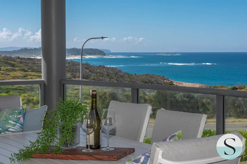 Caves Beach 5 Bedroom Fabulous Frontline, Extensively Renovated Quality Beach House, Genuine Beach & Headland Views, Easy Beach Access,Gorgeous Grounds & Private Pool!