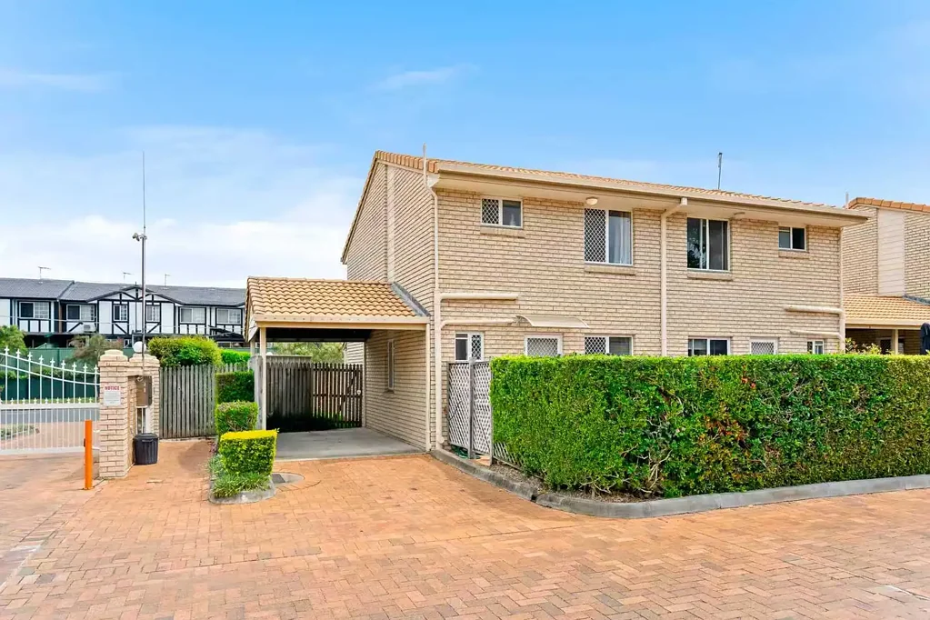 Springwood 2ਬੈੱਡਰੂਮ Location, Lifestyle & Rare Opportunity in the Heart of Springwood