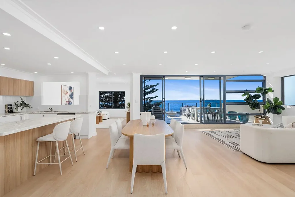 Blue Bay 2ห้องนอน Absolute Beachfront Luxury Apartment - Completely Level Access - Ocean Views Forever