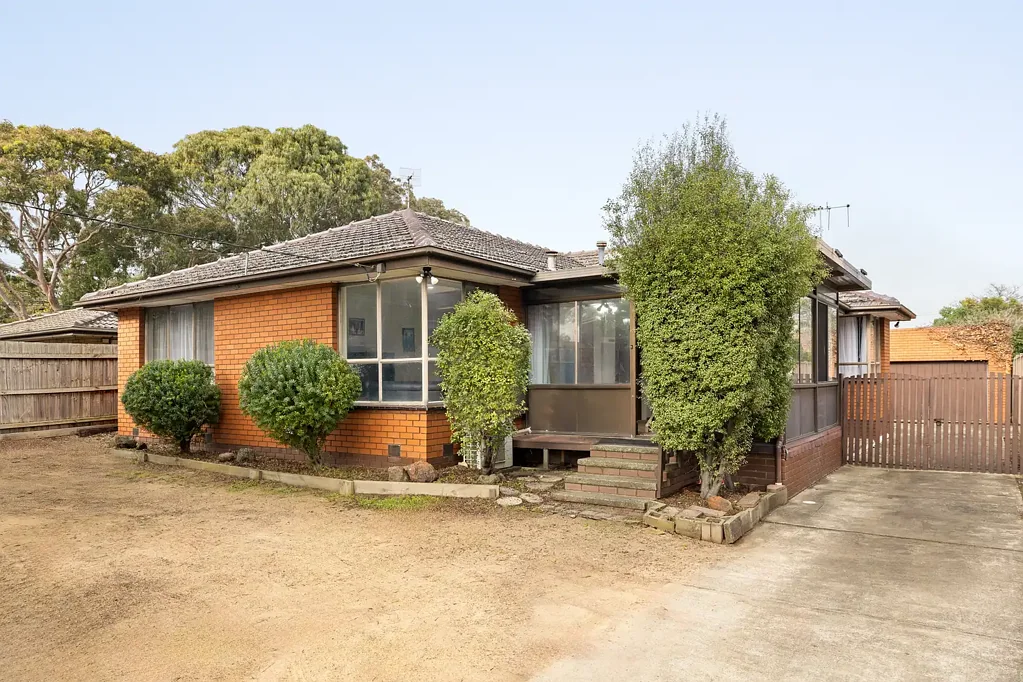 Glen Waverley 4Kwarto Family Opportunity in Prime Glen Waverley with Up to 12 Months Settlement Available