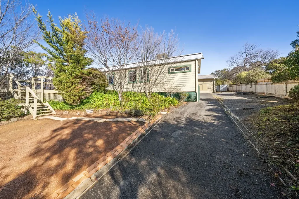 11 Castlereagh Crescent, Macquarie, ACT 2614