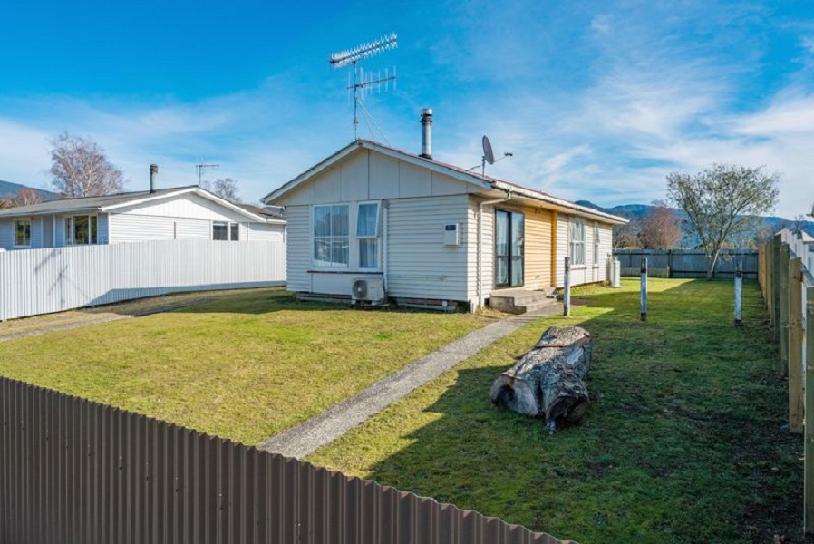 218 Te Rangitautahanga Road, Turangi