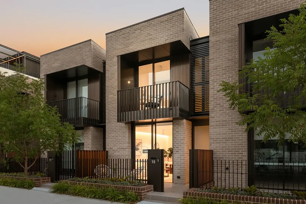 Randwick 3Zimmer Light-Filled Newmarket Townhome Offering Style, Comfort & Effortless Coastal Living