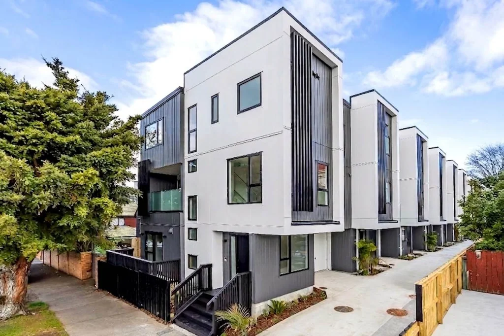 Brand New High-Quality Townhouse in the Heart ...