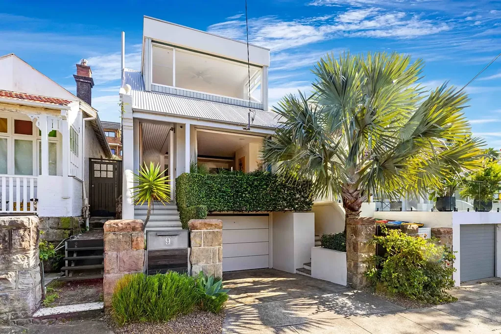 A World-Class Freestanding Beach House With Panoramic Ocean Views, A Signature Peter Dunkley Build