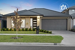 33 Dynasty Drive, Cranbourne South