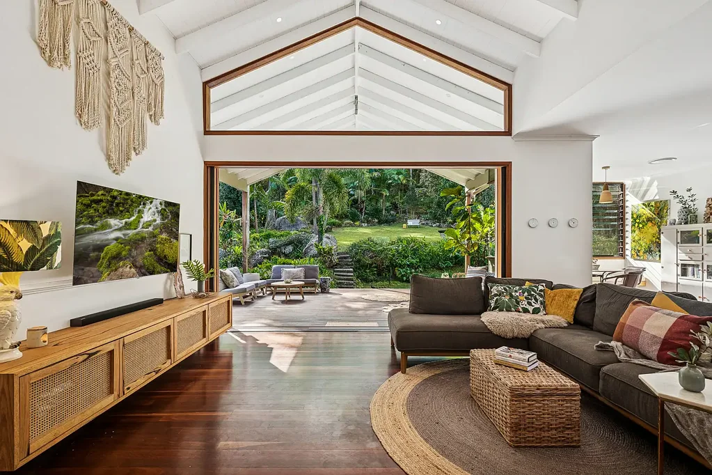 Cedar Creek 4 Bedroom Serene designer retreat of scale and seclusion