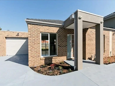 Altona Meadows 3房 Altona Meadows宝地 宽敞三居 精心装修 私人庭院 车库即享 便利生活首选 Low-Maintenance living with space to enjoy