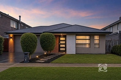 Clyde North 4房  Spacious Family Excellence with Multiple Living Zones
