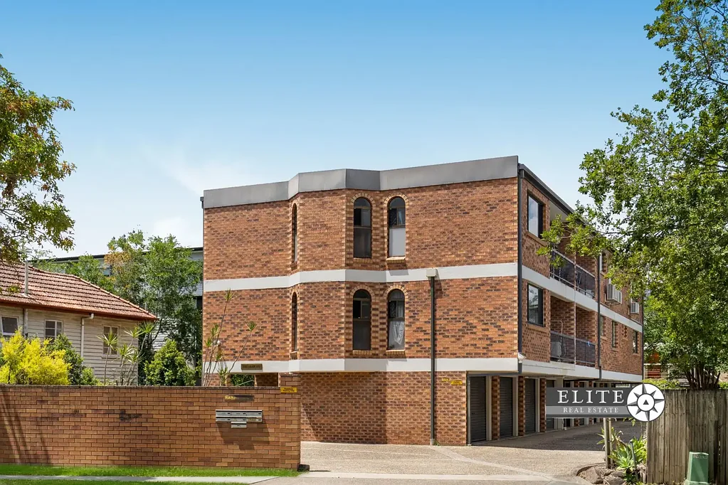 Furnished, 80m to UQ