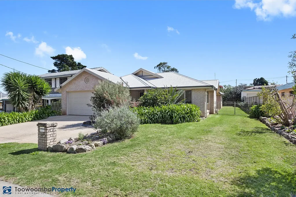 Massive executive home in Rangeville!