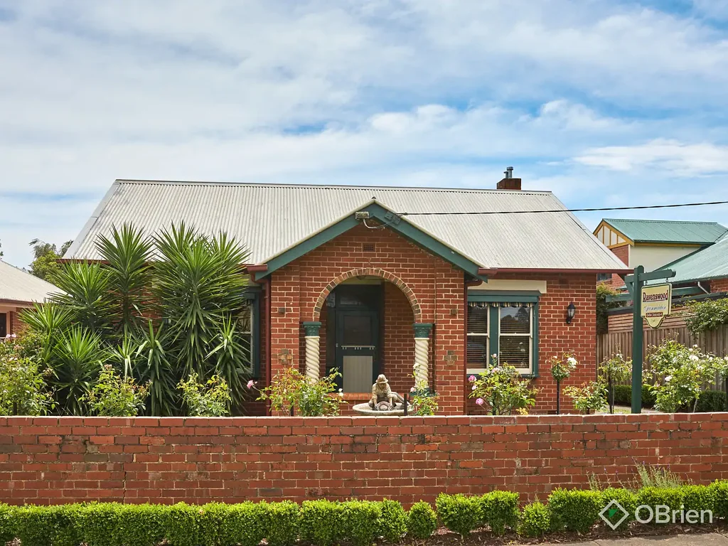 Drouin 2ਬੈੱਡਰੂਮ A Captivating Blend of Art Deco Design and Old-World Grace