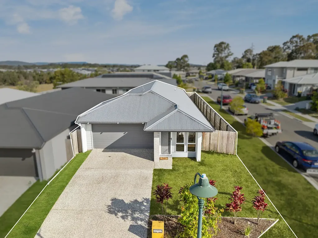 Logan Reserve 4Kwarto Modern Corner-Block Living in the Heart of Logan Reserve!!