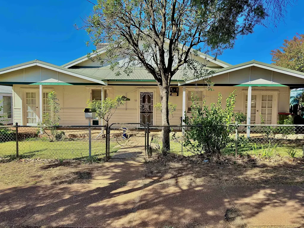 Condobolin 4房  5 L'Estrange Street | J.N Straney Real Estate Stacey Thorpe 0466 782 237