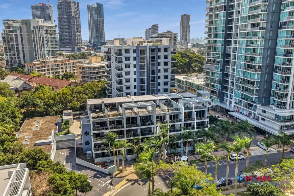 Southport 2બેડરૂમ Ultimate Triple-Level Penthouse with Rooftop Entertainer & Resort-Style Amenities