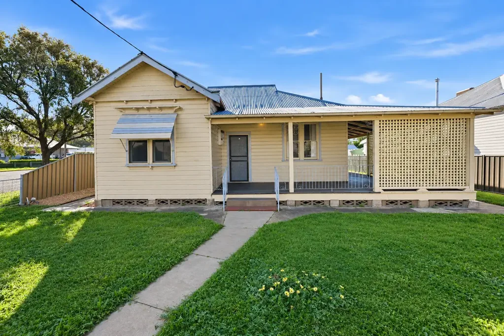 Narrabri 3બેડરૂમ Character Meets Opportunity in a Convenient Location
