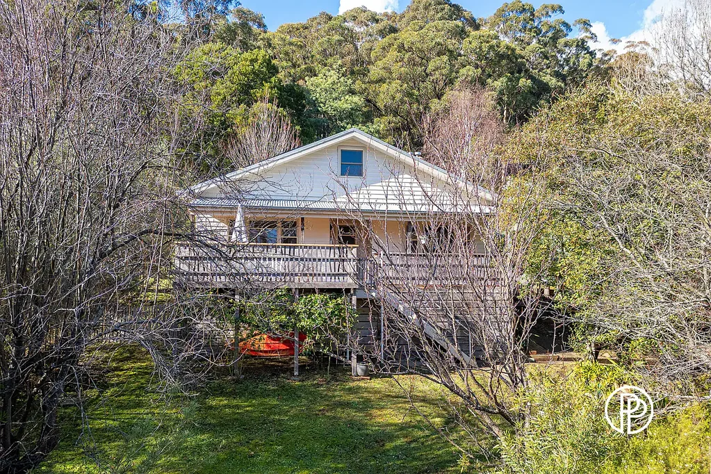 Warburton 3غرفة نوم RENOVATED CHARACTER HOME WITH CLEVER DESIGN CONSIDERATION.