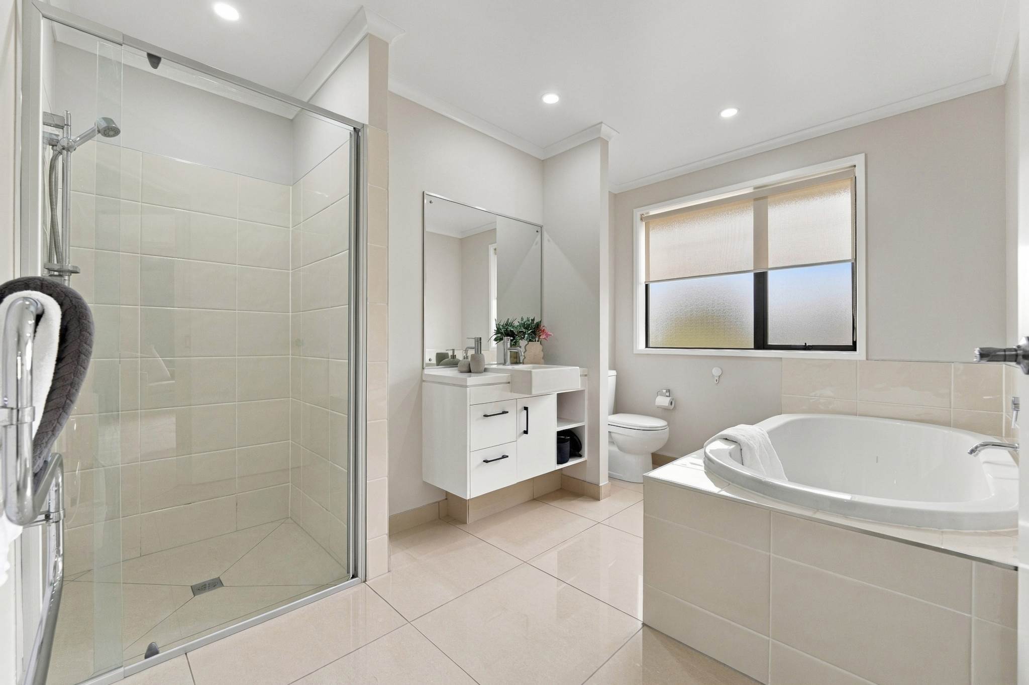 29 Whangaparaoa Road, Red Beach, photo 19