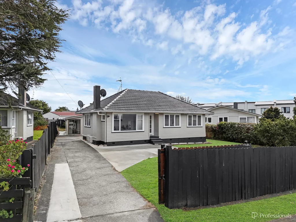 Clover Park 3房  READY, SET, MOVE! - FULLY RENOVATED!