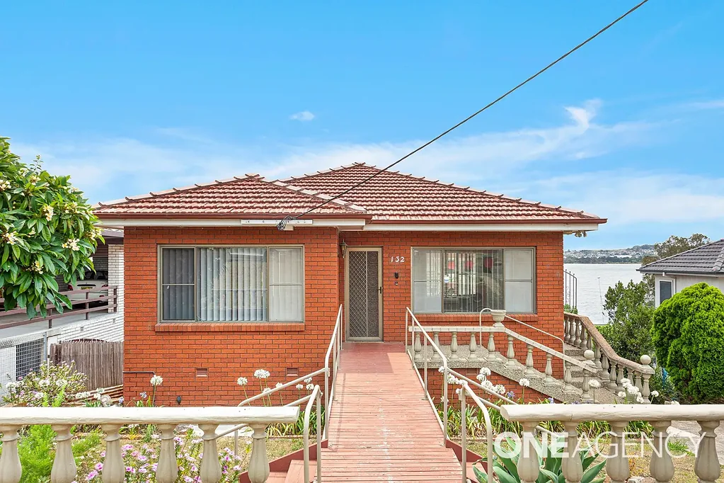 SPACIOUS THREE-BEDROOM UNIT WITH STUDY IN THE HEART OF PRIMBEE