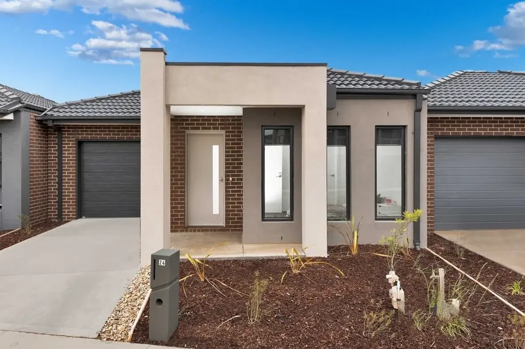 Stylish, Low-Maintenance Living in a Thriving Estate