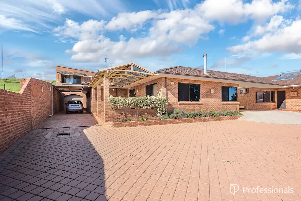 Geraldton 4ਬੈੱਡਰੂਮ Dual-Income Gem with No Strata Fees!
