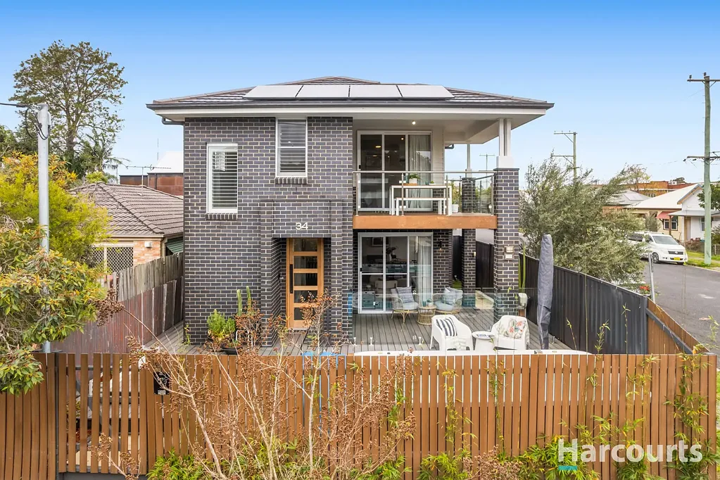 Islington 3Kwarto Contemporary Islington home with double garage & swim spa
