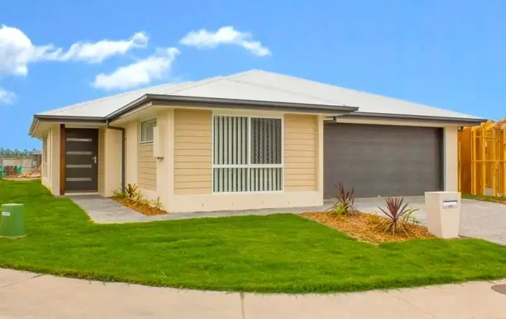 LARGE FAMILY HOME AND YARD
