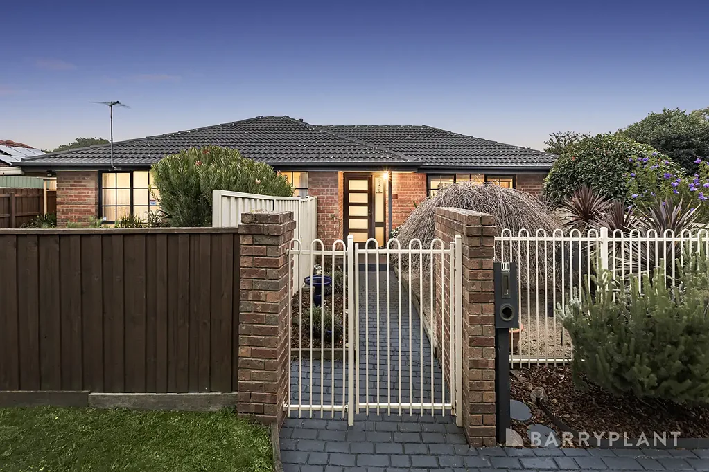Bayswater North 3房 Glen Park 对面的单层美宅。 Single level beauty opposite Glen Park.