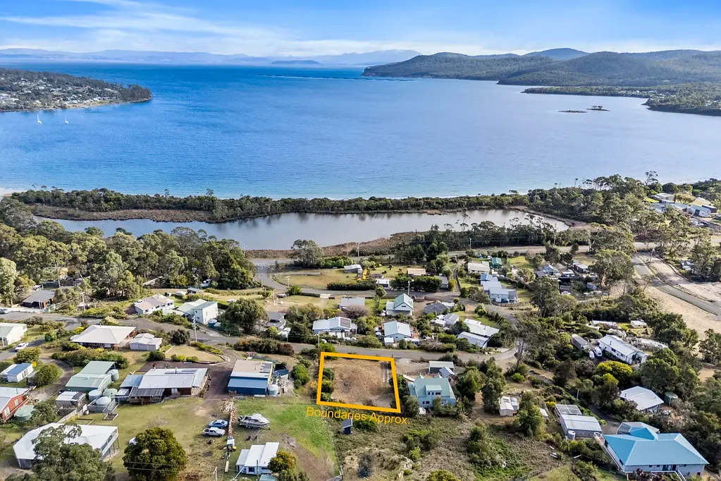 White Beach WHITE BEACH - RARE BLANK CANVAS OPPORTUNITY WITH AMAZING OUTLOOK