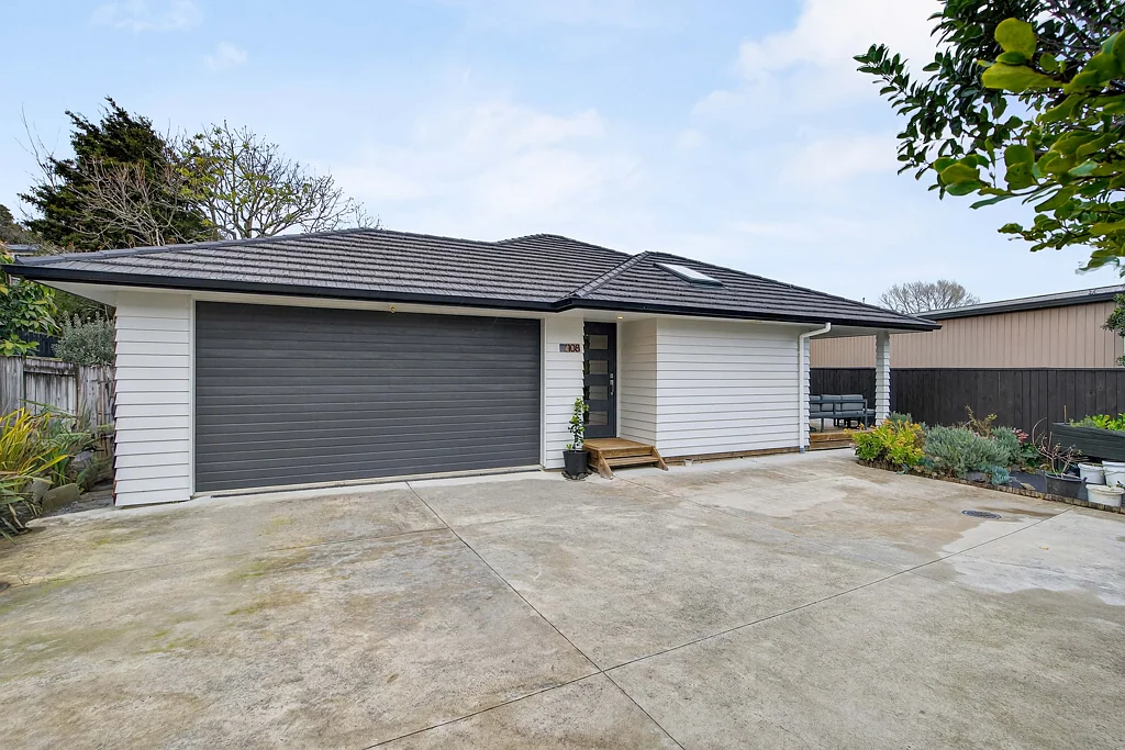 Greerton 3침실 Modern Home, Peaceful Setting