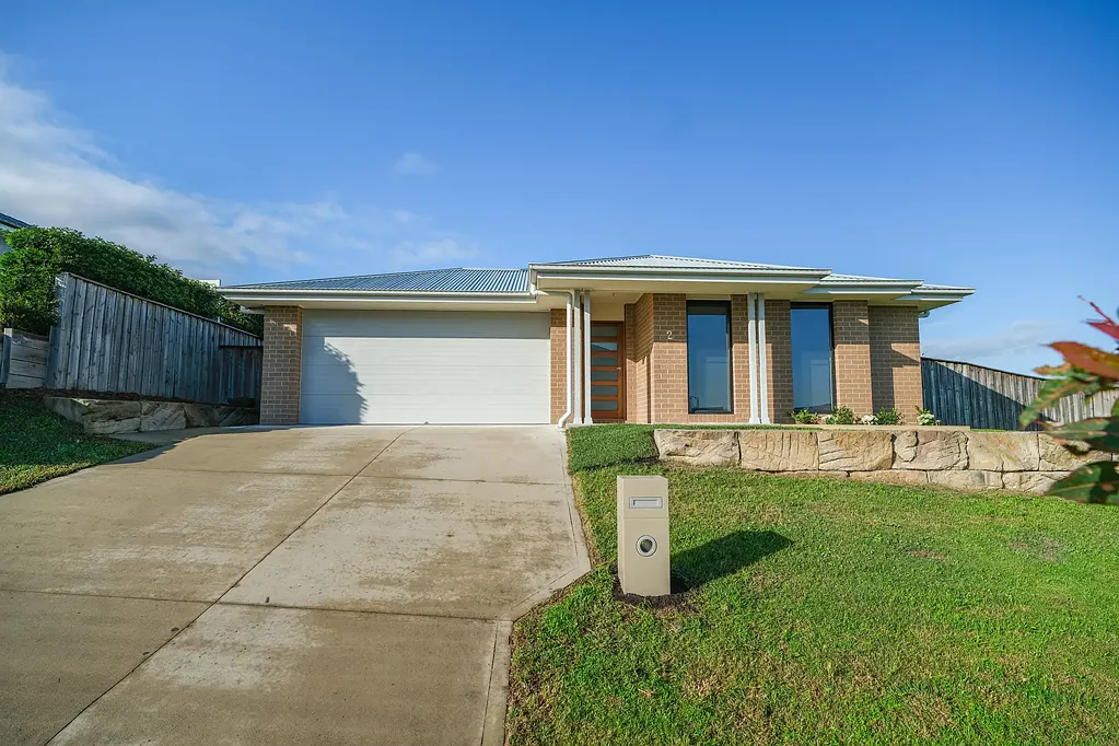 Chisholm 4Habitaciones Modern Family Living on a Spacious Corner Block