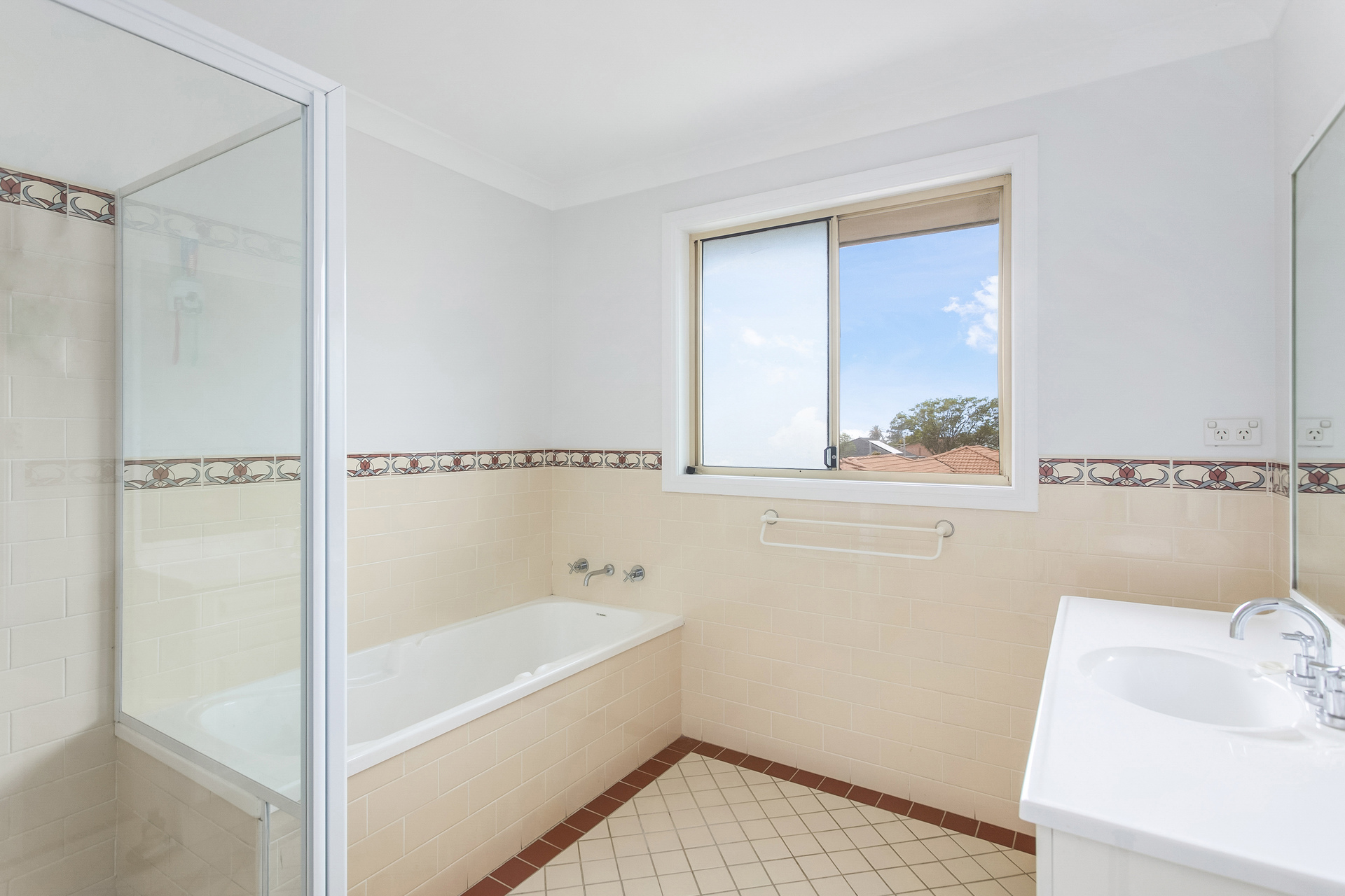 2 BEAN ST, THIRROUL NSW 2515, 0 rūma, 0 rūma horoi, Townhouse