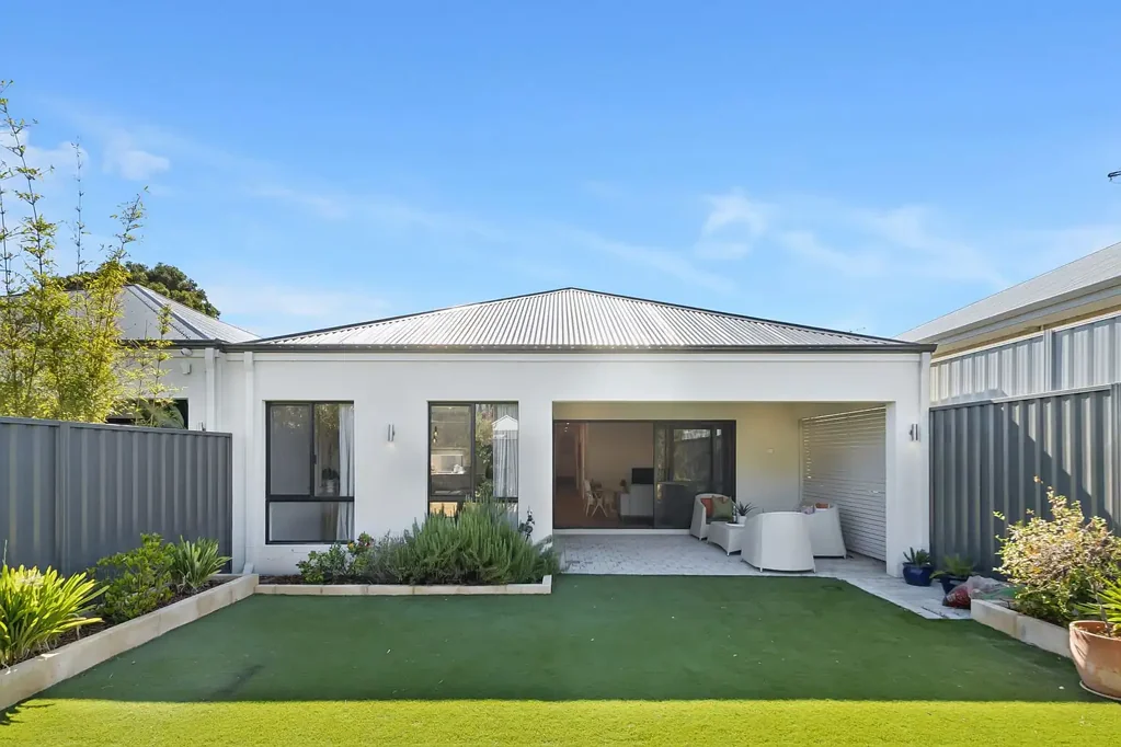 4 Irwin Road, Embleton, WA 6062