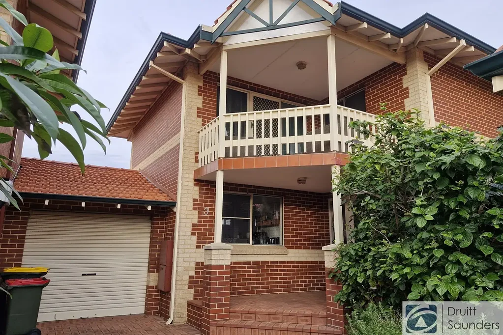Beautifully presented townhouse in excellent location