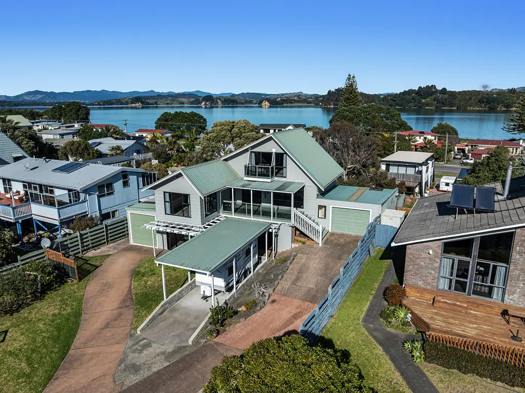 Ohope 4 Bedroom Space, Views and Opportunity