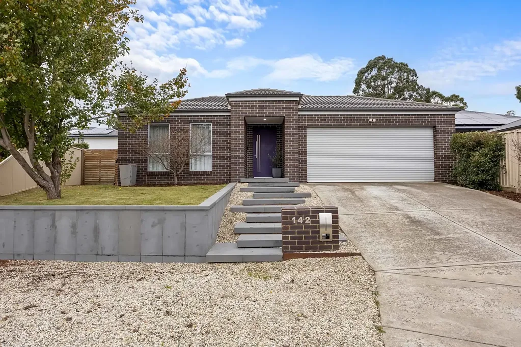 Canadian 4બેડરૂમ Spacious Family Home with Pool and Exceptional Outdoor Entertaining