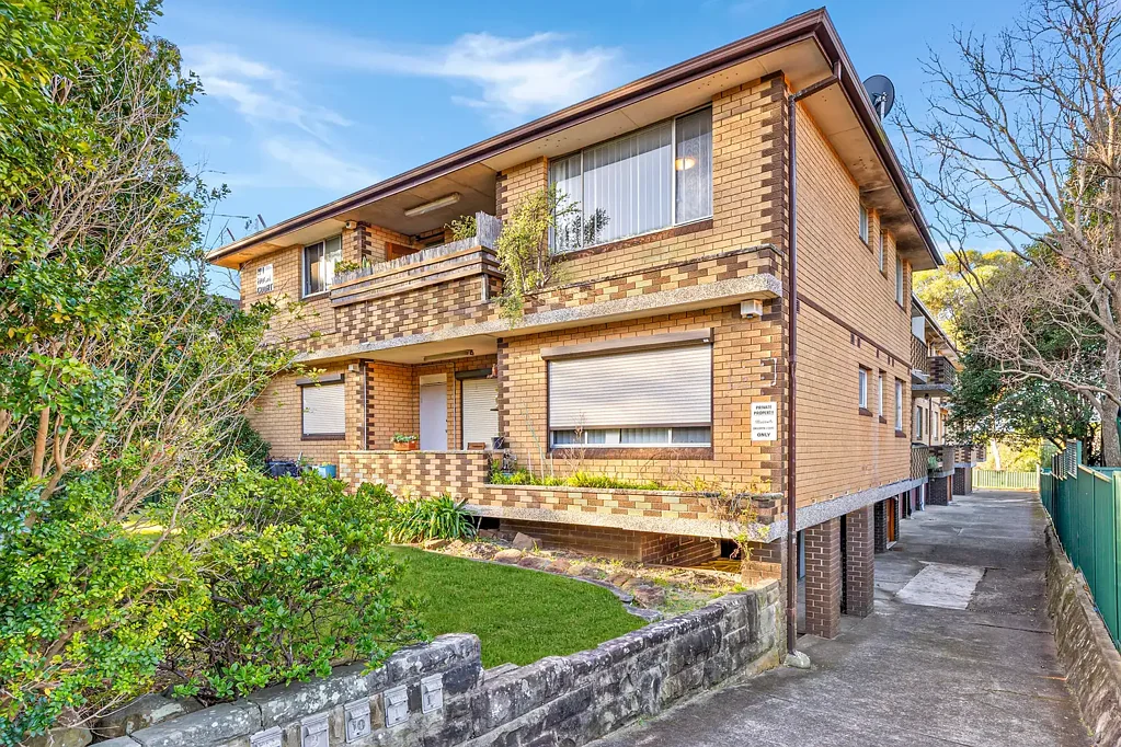 Belmore 1 Bedroom Oversized One Bedroom Apartment, Lock Up Garage, 94sqm