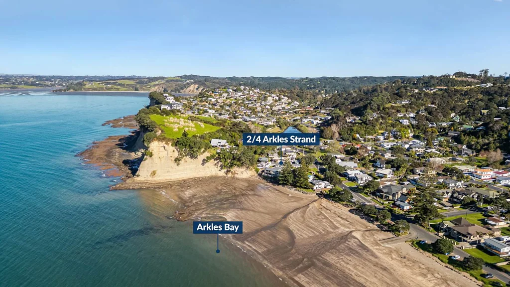 Arkles Bay 3房  60 Paces To The Water